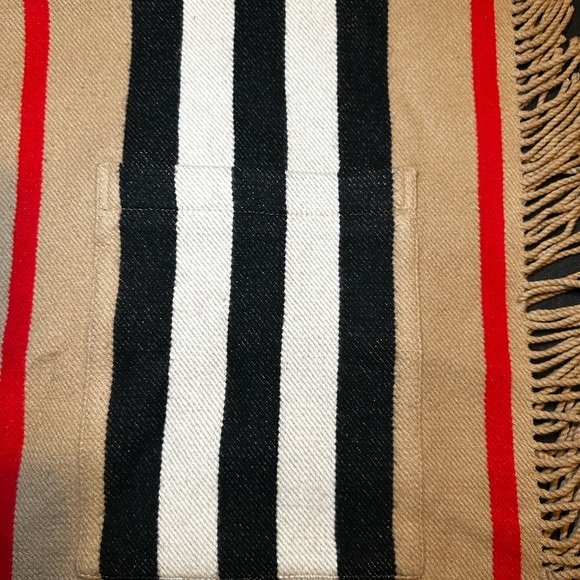 Burberry cape - Picture 4 of 6